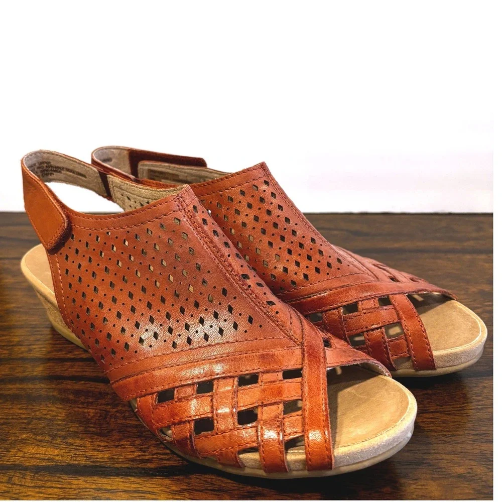 Earth Pisa Galli Perforated Leather Wedge Sandals Sz 9M Slingback Comfort Casual